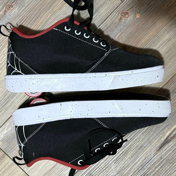 Heelys Spiderman Pro 20 shoes US size 5 Youth. Excellent, clean condition. Gift - Picture 4 of 6